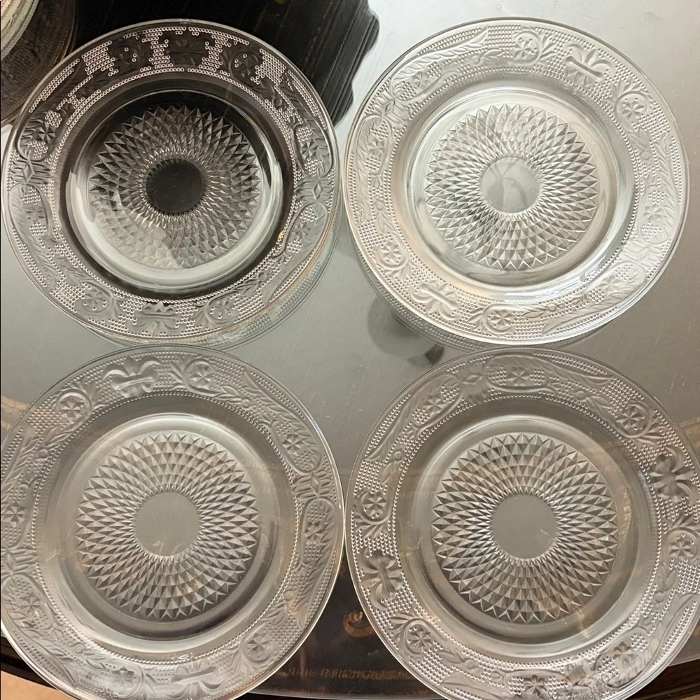 Indian glass sandwich fleur de lis 7” Vintage.set of 4.